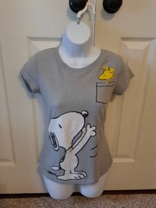 Peanuts Snoopy reaching for WOODSTOCK (SMALL 3-5) T-Shirt 海外 即決