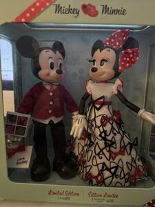 Mickey and Minnie Limited Edition Valentine’s Day Doll Set 海外 即決