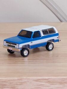 greenlight Custom lifted 1984 blue/white Chevrolet K5 Blazer 1/64 no box 海外 即決
