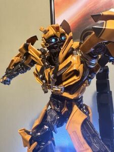 ThreeZero Transformers: The Last Knight - DLX Bumblebee 8.5 in Action Figure 海外 即決