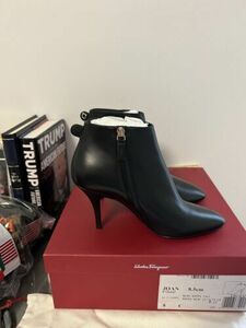 NIB! Salvatore Ferragamo Joan Leather Ankle Ladies Boots sz 8 C US Black Calf 海外 即決