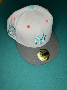 New York Yankees Grey Fitted Hat Size 7 5/8 Pink UV 2000 Subway Series Patch 海外 即決