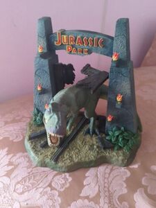 Universal Studios Jurassic Park Gate and Tyrannosaur Figure Limited Edition 2011 海外 即決