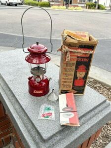 REAL MAROON VINTAGE COLEMAN KEROSENE LANTERN MODEL 200A USA Rare 1962 MINT 海外 即決