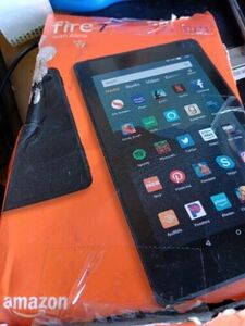Fire HD 8 Tablet 7th GEN with Alexa, 8" HD Display, 32 GB Black SX034QT 海外 即決