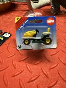 SIKU Riding Lawn Mower (Super Rasentraktor) MTD Yard-Man Tractor (1:50) NEW RARE 海外 即決