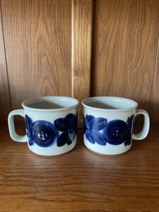 Arabia Finland Blue Anemone 12 oz. Coffee Mugs Set Of 2 - IMPERFECT 海外 即決