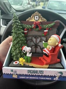 Peanuts Snoopy & Charlie Brown Light Up Fireplace Musical Table Christmas Piece 海外 即決