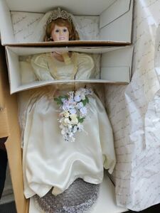 Princess Sarah The Royal Wedding 18" Porcelain Doll Danbury Mint NEW IN BOX 海外 即決