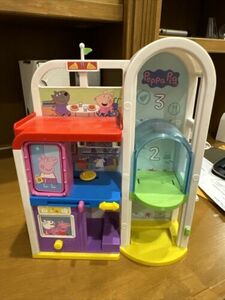 Peppa Pig Shopping Mall Center with Family Partial Play Set for Kids Multicolor 海外 即決
