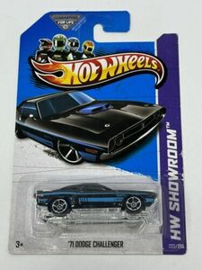 Hot Wheels 2013 Showroom Black w Blue Stripe ‘71 Dodge Challenger 426 #222 A8 海外 即決