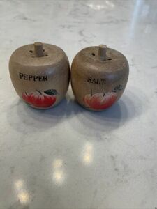 Vintage Wooden Apple Salt And Pepper Shakers, With Stem JAPAN 海外 即決