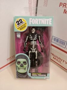 McFarlane Toys - Fortnite Green Glow Skull Trooper 7" Action Figure - NEW 海外 即決