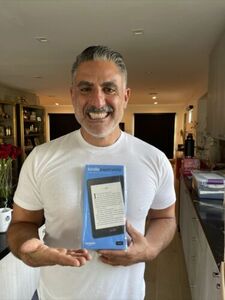 New Amazon Kindle Paperwhite (10th) 32GB, Wi-Fi Black owned by Reza Farahan New 海外 即決