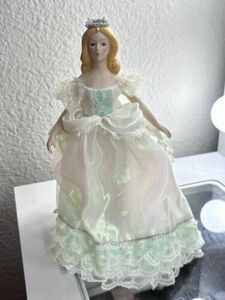 Avon Vintage1989 Porcelain Doll Fairy Princess Porcelain Head Hands Feet 海外 即決