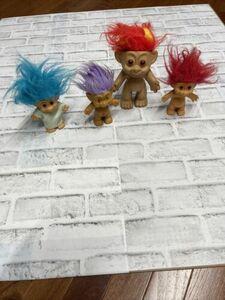 Vintage Vtg Lot of 4 Troll Dolls Russ, Etc 3.5"-6.5" Multicolor Hair And Eyes 海外 即決