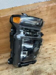 * GENUINE OEM GM 2023 Chevy Silverado 2500-3500 HD Headlight RIGHT RH 海外 即決