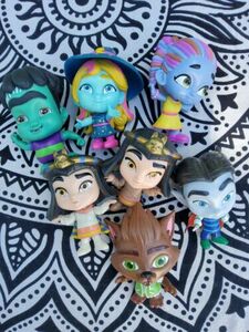 Hasbro Netflix Super Monsters Lot of 7 Figures 4" Zoe Cleo Drac Lobo Katya 海外 即決