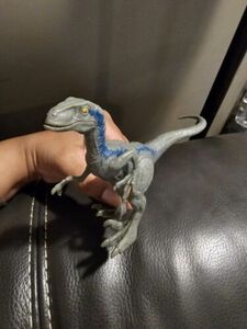 JURASSIC WORLD Blue Legacy VELOCIRAPTOR Dinosaur Figure 2017 Mattel Movable Limb 海外 即決