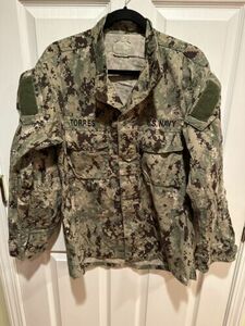 Pair of Two US Navy USN NWU Type III Working Uniform Blouse Jacket Medium AOR2 海外 即決