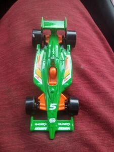 2018 HOT WHEELS FJW09 #5 GREEN DIECAST 3 1/8" RACE CAR W/ ORANGE YELLOW & WHITE 海外 即決