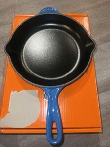 Le Creuset 9 in. Signature Iron Handle Skillet Marseille Enameled Cast-iron 海外 即決