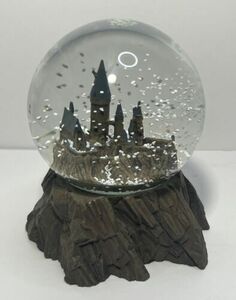 Universal Studios Wizarding World Harry Potter Sculptured Castle Snow Globe 海外 即決