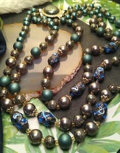 JAPAN Vintage Triple Strand Deep Blue/Gray Multi Textured Bead Necklace! 海外 即決