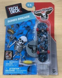 Mint On Card Tech Deck Bones Brigade Fingerboard Toy With Stand & Sticker (6/6) 海外 即決