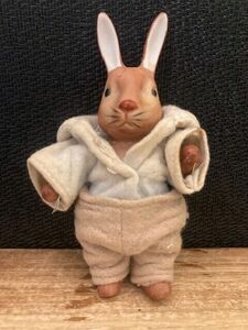 Adorable Vintage Bisque Peter Rabbit, Bunny Jointed Doll, Felt Clothes. (read) 海外 即決