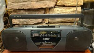Vintage Sony Boombox Radio CFS-213 w/ Equalizer Cord & Antenna *TAPE NOT WORKING 海外 即決