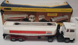 Corgi 1158 Exxon Petrol Tanker Truck With Ford Tilt Cab With Original Box 海外 即決