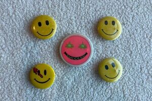 Lot Of 5 Smile Smiley Face Pinback Buttons Hippie Counter Culture FREE SHIPPING 海外 即決