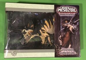 Beasts of the Mesozoic Young / Sub Adult Triceratops 1:18th Scale New Sealed 海外 即決