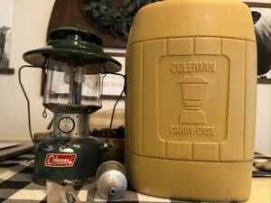 1968 Coleman 220f Green Camping Lantern w/ Plastic Clam-Shell Case & Funnel 海外 即決