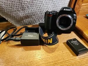 Nikon D D40 6.1 MP Digital SLR Camera - Black (Body And Battery Pack) Working 海外 即決
