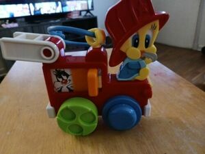 Vintage Baby Tweety Bird On Firetruck Toy Tactile Noises TYCO 1994 Warner Bros 海外 即決