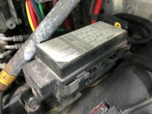 Freightliner CASCADIA Left/Driver Fuse Box - Used 海外 即決