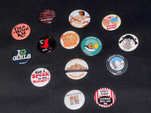 LOT 1 Random Super Awesome Vintage Pinback Buttons. Unique & Rare 海外 即決