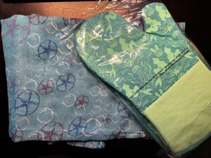 Disney Drop Box Exclusive Little Mermaid Oven Mitt, Pot Holder, and Sarong Wrap 海外 即決