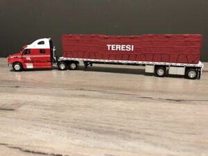 DCP 30261 1:64 Scale Teresi Trucking Pete 387 w/ Tarped Load On Flatbed Trailer 海外 即決