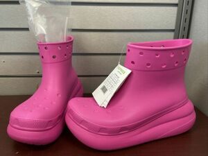 CROCS Women's Classic Crush Waterproof 6" hi-top US W9 Hot Pink Pull On Boots 海外 即決