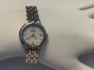 Citizen Eco-Drive Ladies Watch Silver Tone White Face Works 海外 即決