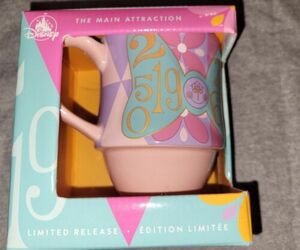 Minnie Mouse The Main Attraction April It’s A Small World Mug New In Box 海外 即決