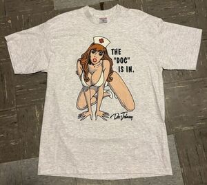 Vintage 90s Doc Johnson “The Doc Is In” Single Stitch Gallery Tee - Size XL 海外 即決