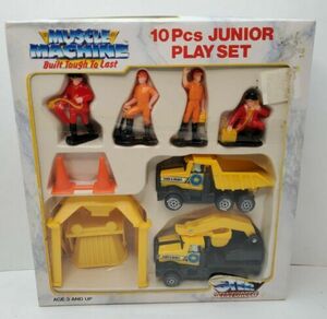 Muscle Machines Steel Reinforced Sand Gravel Dump Truck + People Junior Playset 海外 即決