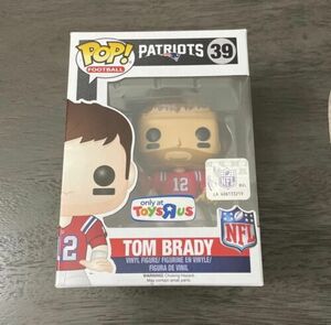 Funko Pop! Football Patriots Tom Brady #39 Toys R Us Exclusive + Protector 海外 即決