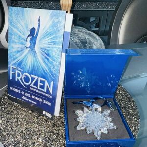 Frozen The Hit Broadway Musical Snowflake Glass Ornament + Playbill Program PGH 海外 即決