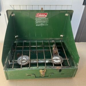 Vintage 1976 Coleman Stove 425E two Burner Green Camp Stove USA (Untested) 海外 即決