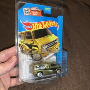 2015 HOT WHEELS SUPER TREASURE HUNT ‘77 DODGE VAN MOONEYES REAL RIDERS GOLD 海外 即決